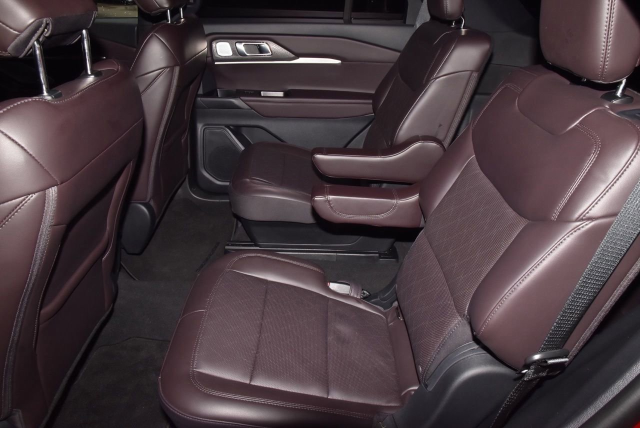 Certified 2025 Ford Explorer Platinum RWD image 14