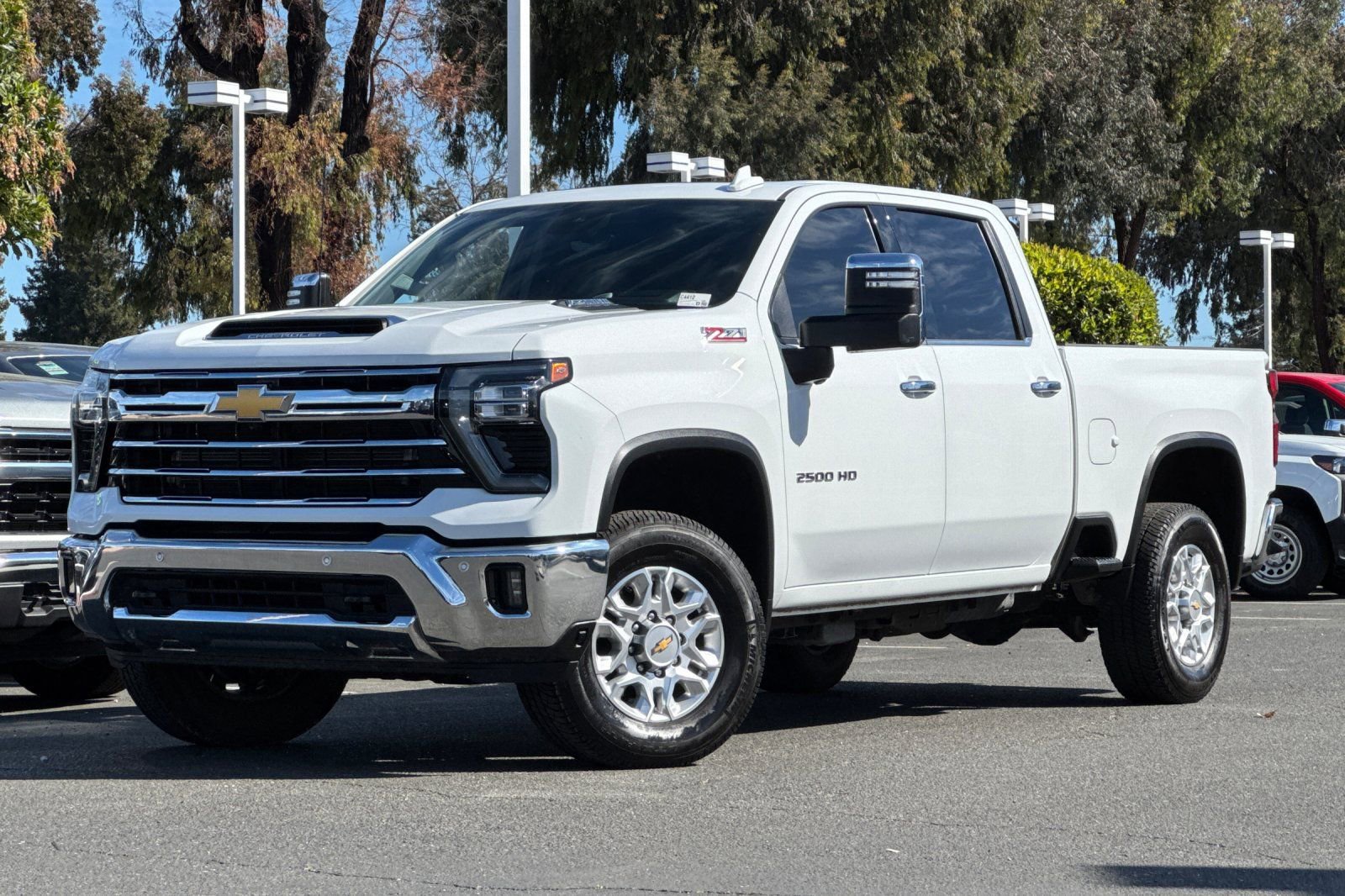 Used 2025 Chevrolet Silverado 2500 LTZ w/ LTZ Premium Package AWD/4WD image 9