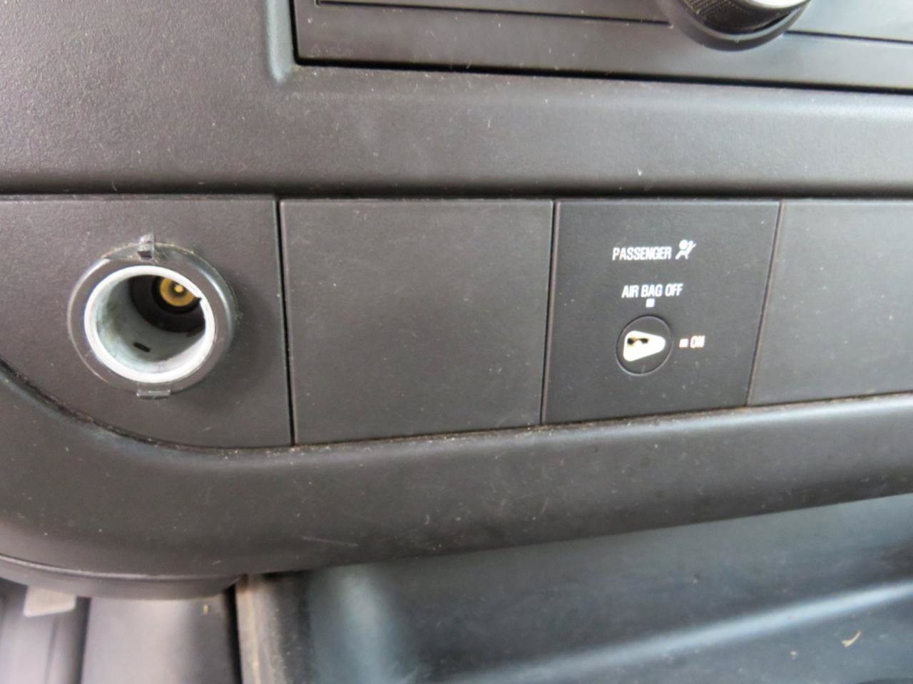 Used 2009 Chevrolet Express 2500 RWD image 12