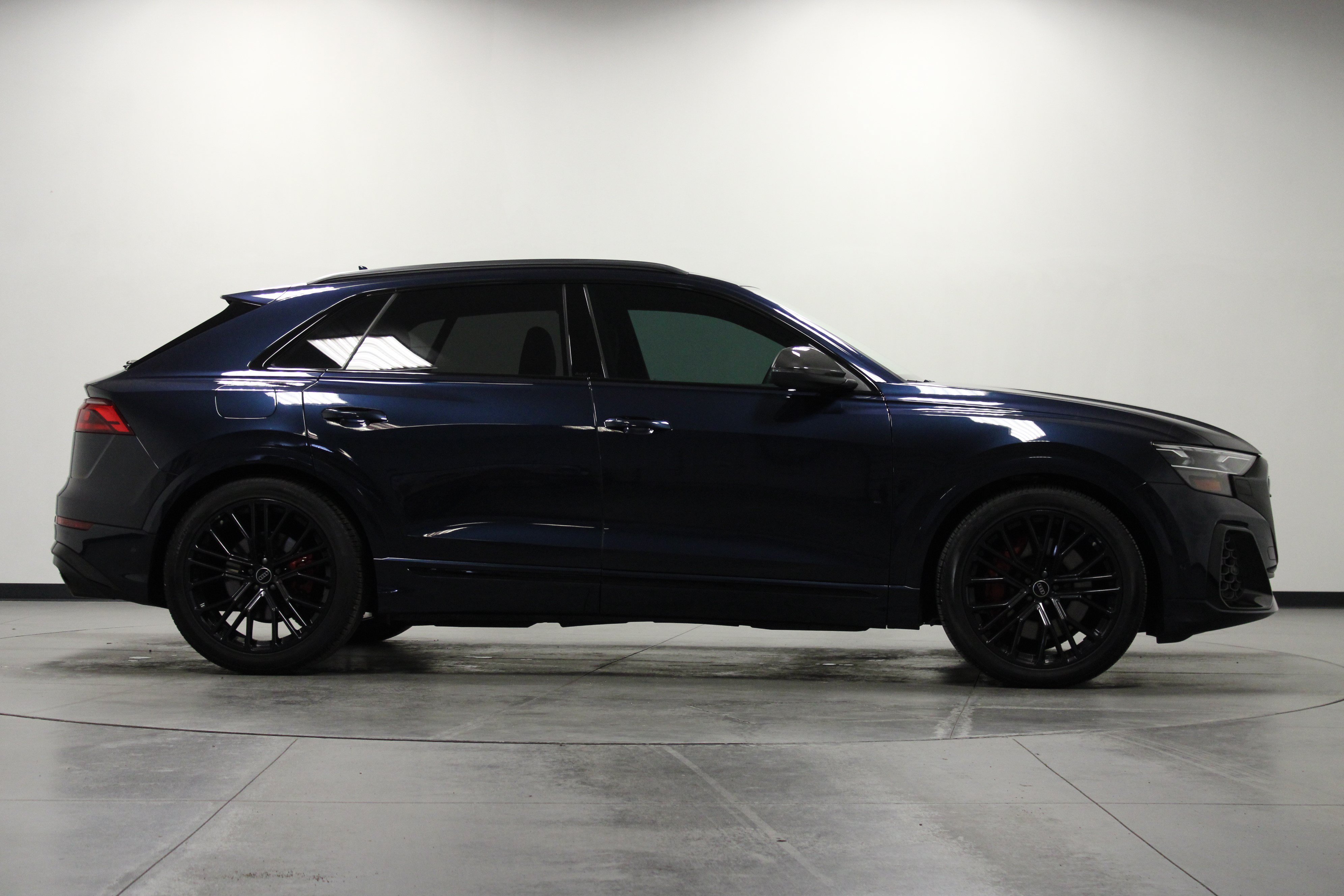Used 2024 Audi SQ8 Prestige w/ Prestige Package AWD/4WD image 3