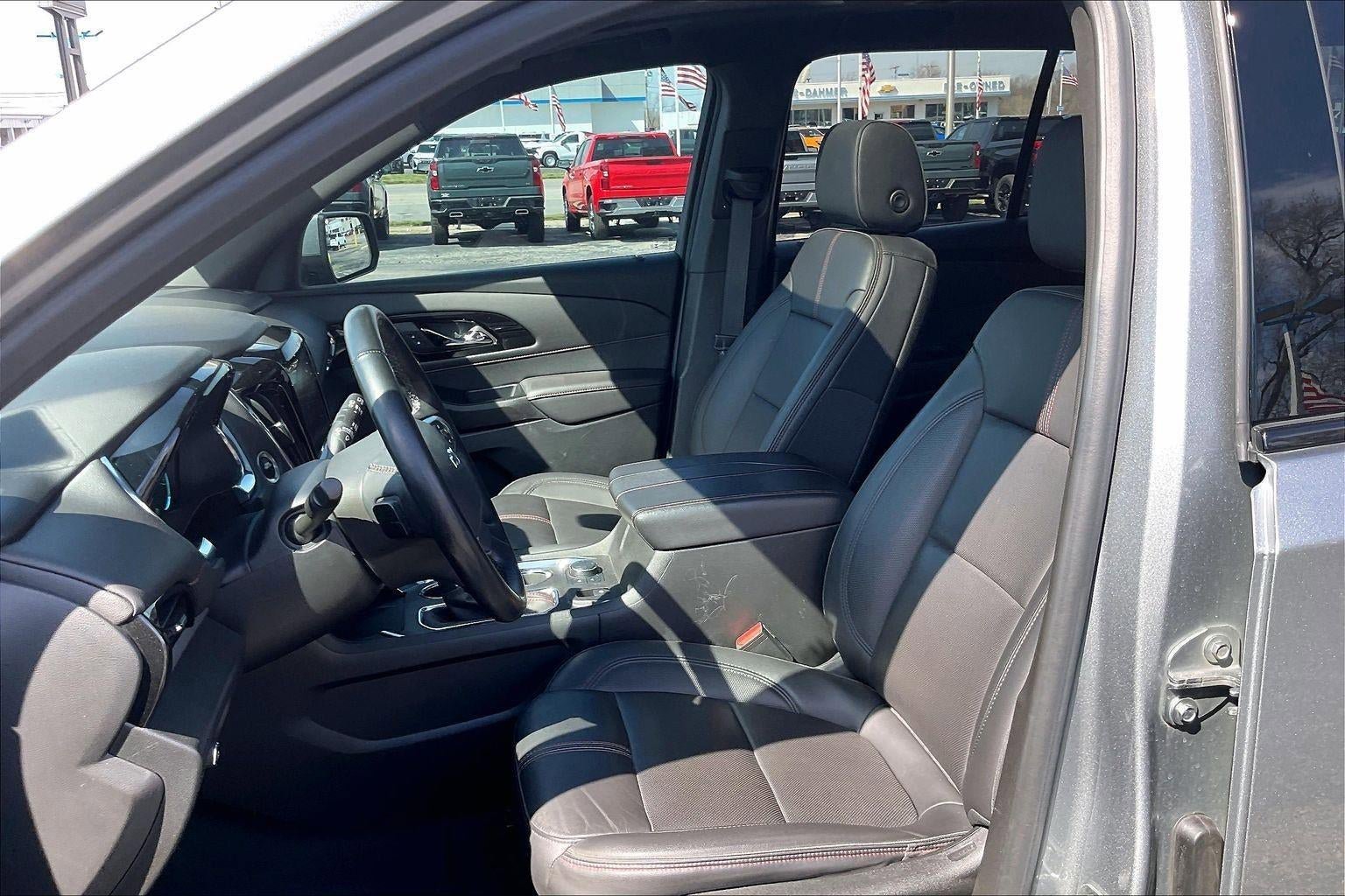 Used 2023 Chevrolet Traverse RS image 23