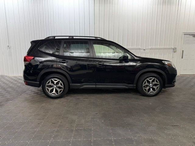 Used 2023 Subaru Forester Premium AWD/4WD image 6