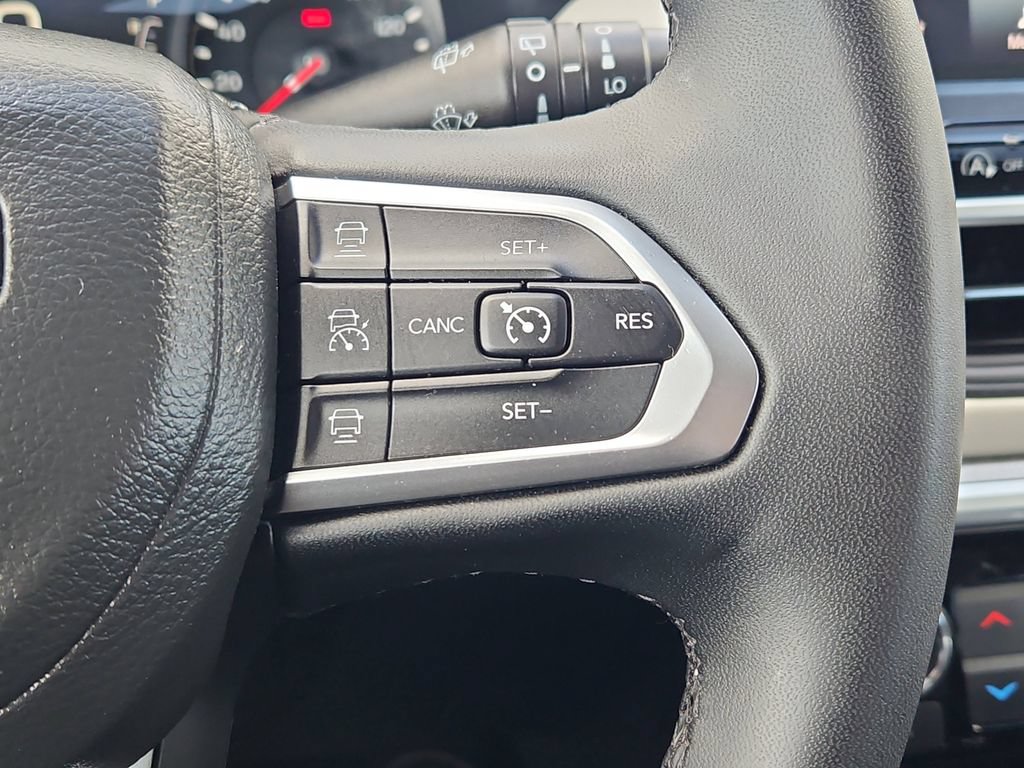 Used 2025 Jeep Compass Limited AWD/4WD image 25