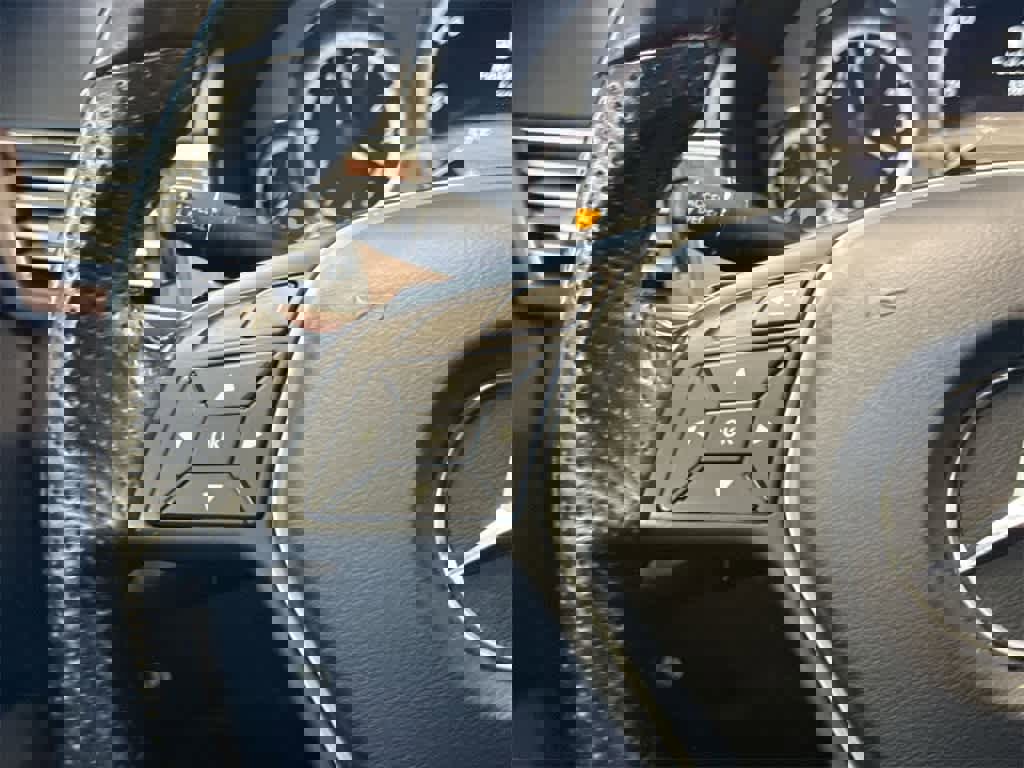 Used 2012 Mercedes-Benz E 350 4MATIC Sedan image 25