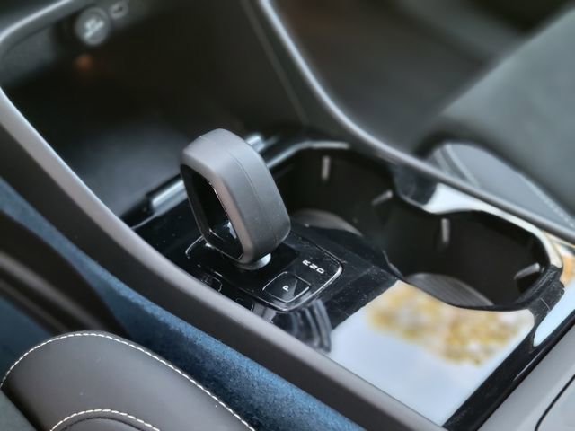 Used 2023 Volvo XC40 Recharge Ultimate image 30