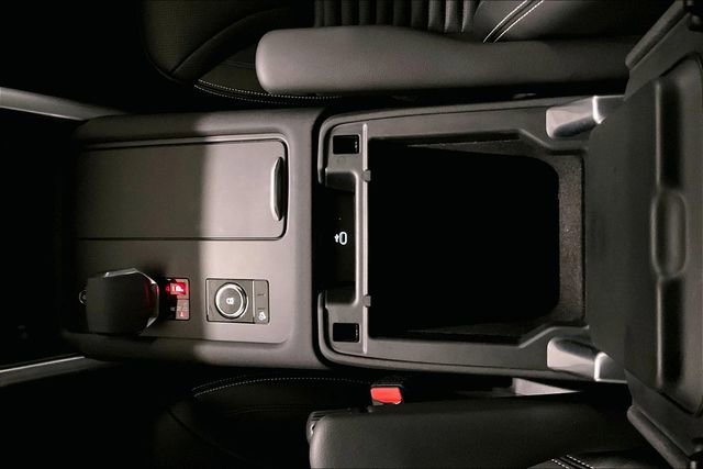 Certified 2025 Land Rover Discovery S image 11