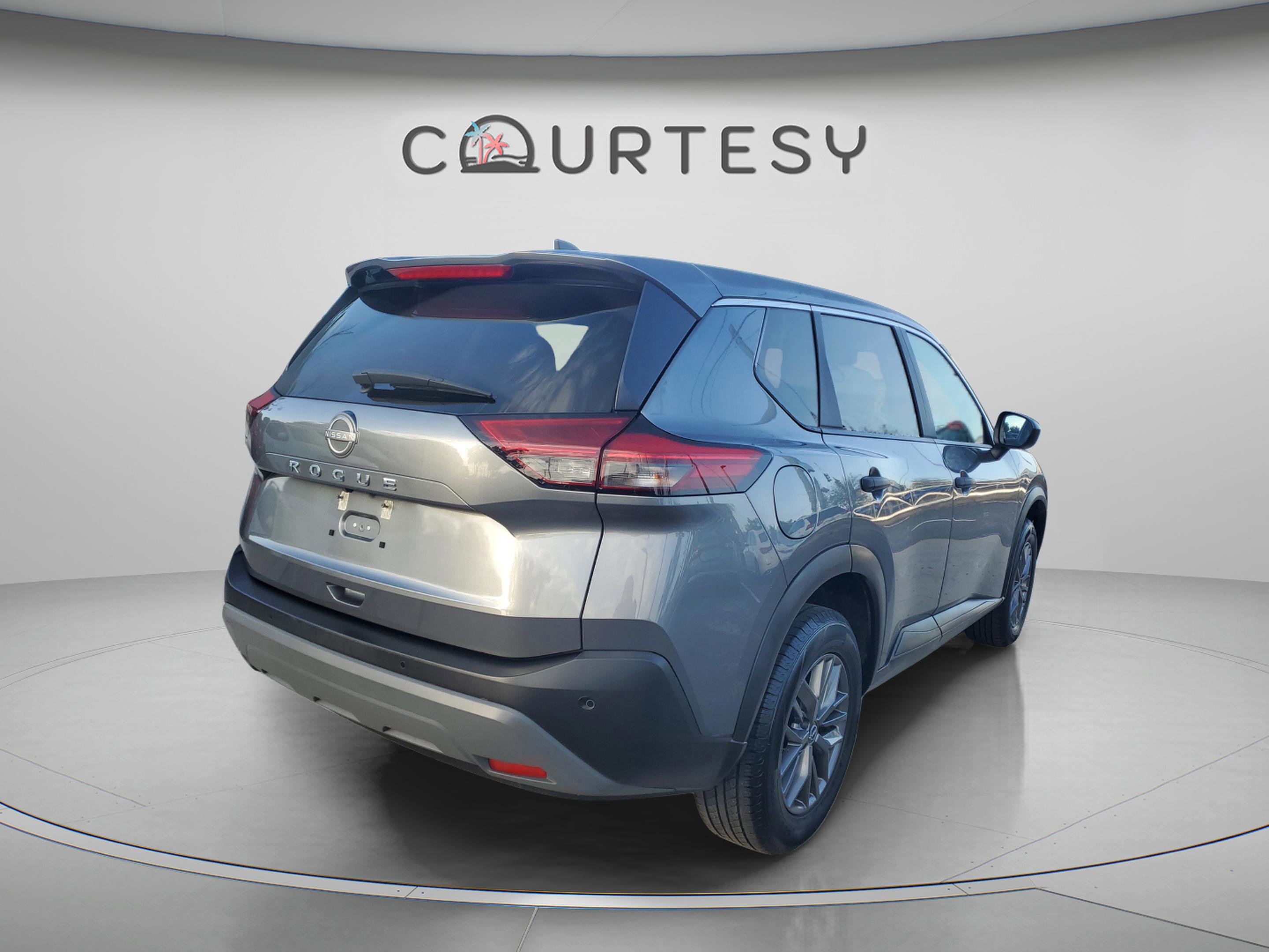 Used 2023 Nissan Rogue S image 3