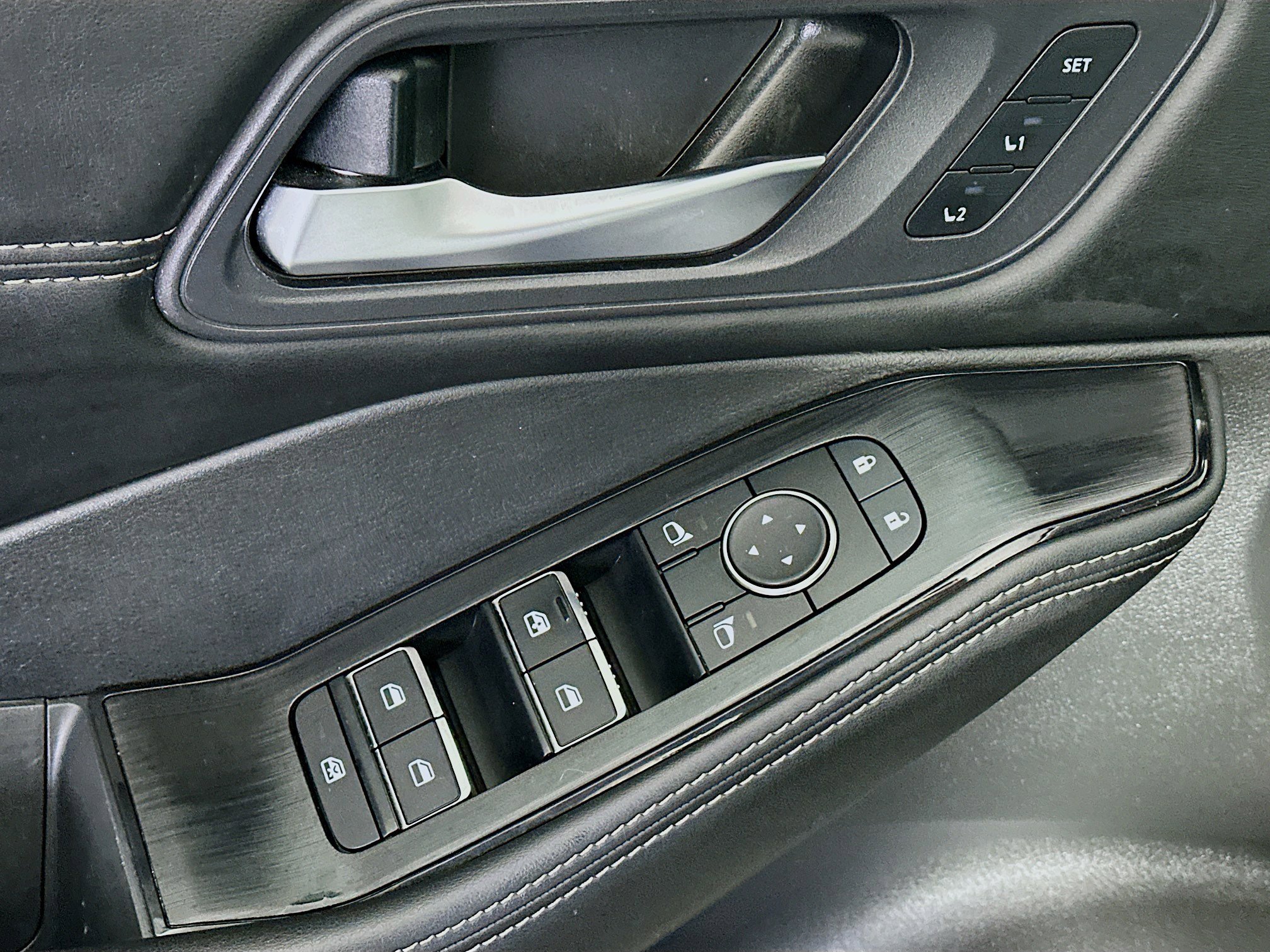 Used 2023 Nissan Rogue SL w/ SL Premium Package image 15