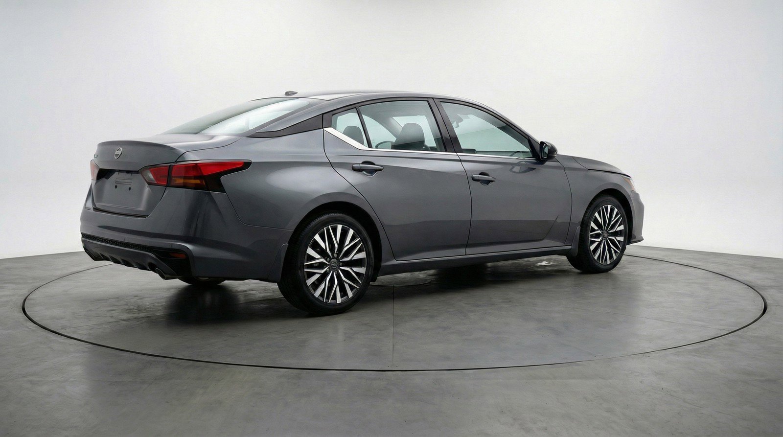 Used 2025 Nissan Altima 2.5 SV image 9