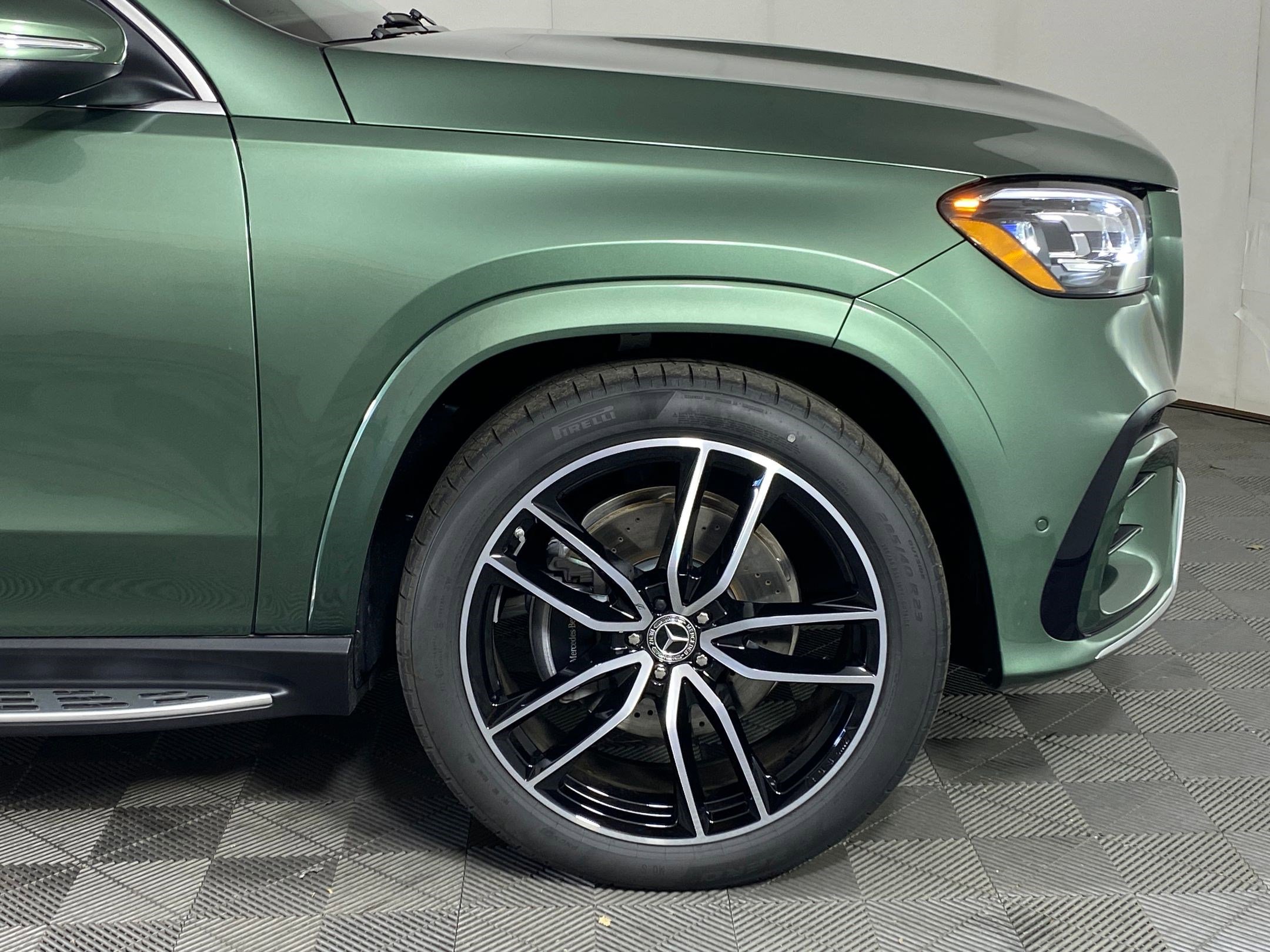 New 2025 Mercedes-Benz GLS 580 4MATIC image 10