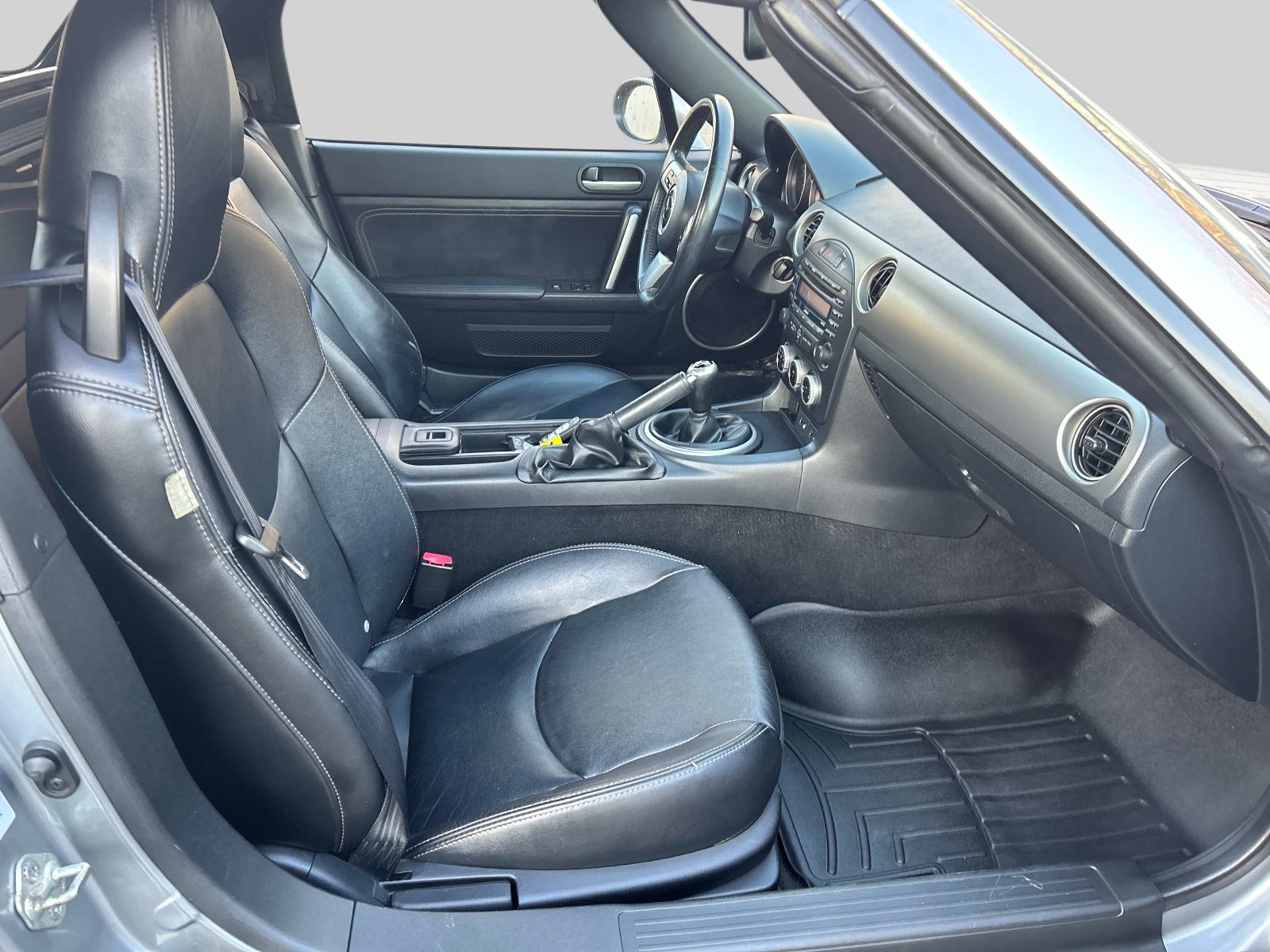 Used 2010 MAZDA MX-5 Miata Grand Touring w/ Premium Pkg image 10