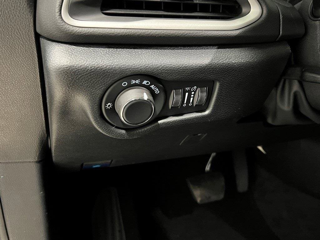 New 2026 Chrysler Voyager LX image 12