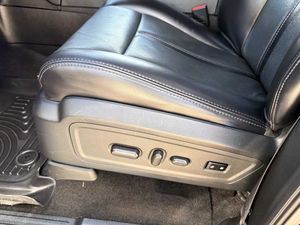 Used 2017 Lincoln Navigator Select RWD image 18