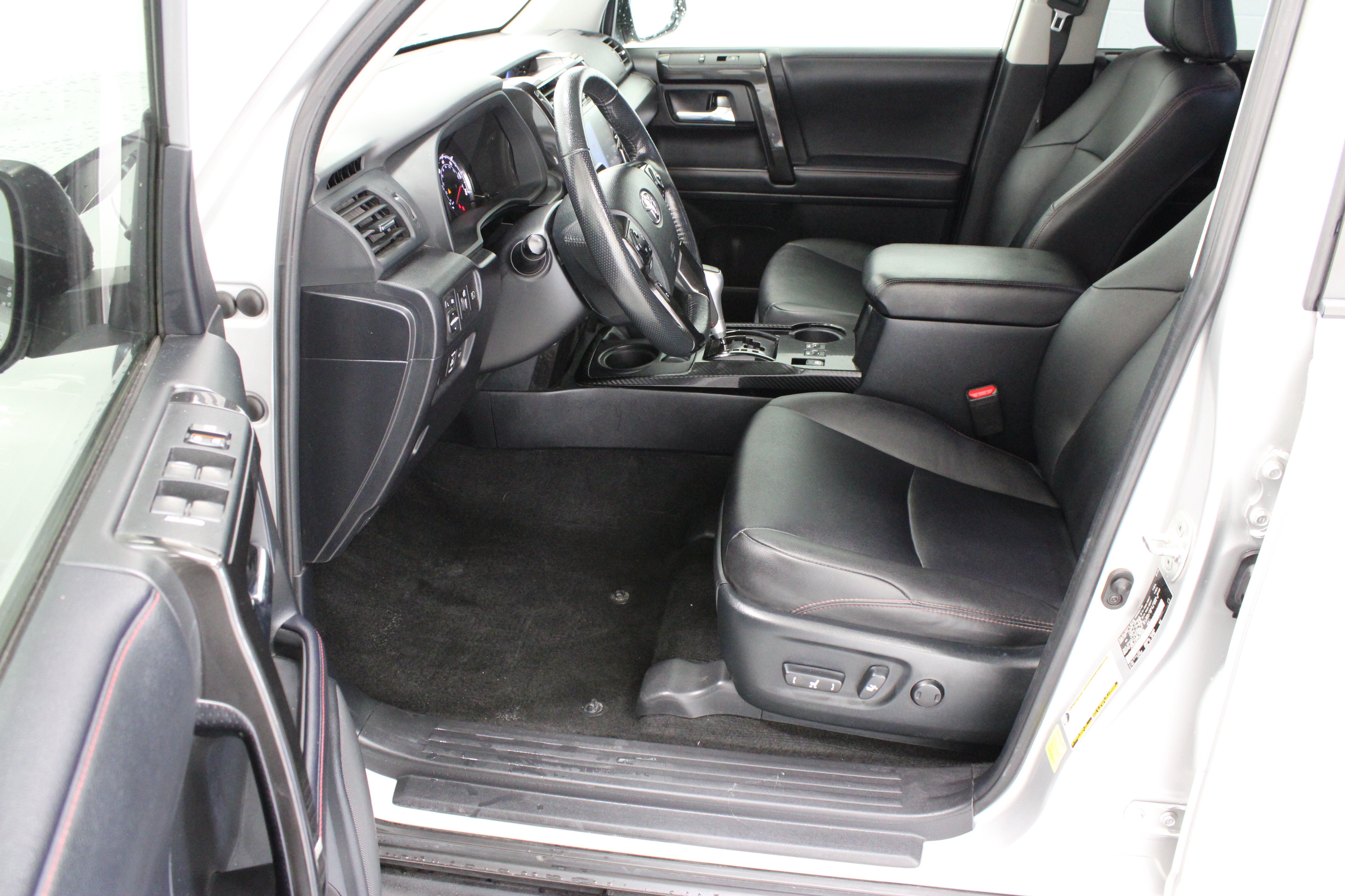 Used 2023 Toyota 4Runner TRD Off-Road Premium w/ Moonroof Package AWD/4WD image 14