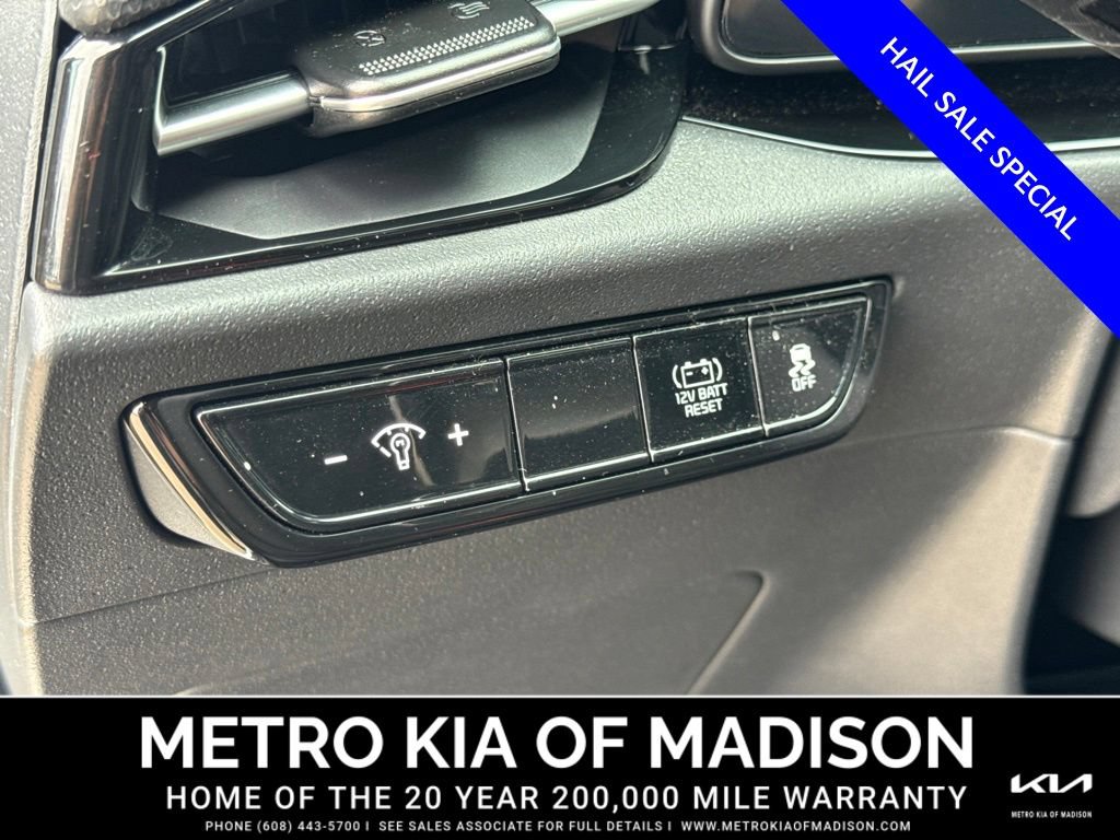 Used 2025 Kia Niro EX FWD image 12