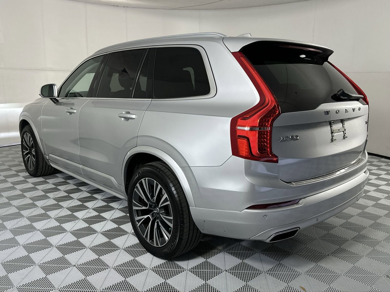Used 2021 Volvo XC90 T5 Momentum w/ Protection Package Premier image 6