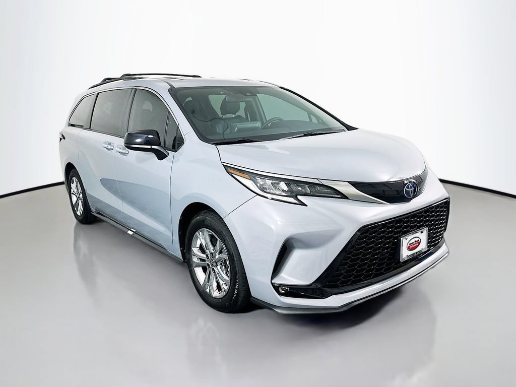 Certified 2023 Toyota Sienna XSE w/ XSE Plus Package AWD/4WD image 3