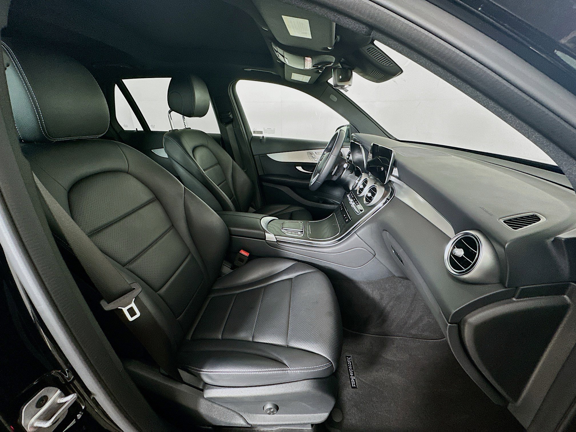 Used 2022 Mercedes-Benz GLC 300 4MATIC w/ Premium Package Lite image 33