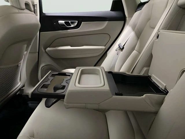 Used 2022 Volvo XC60 B5 Momentum w/ Climate Package AWD/4WD image 65