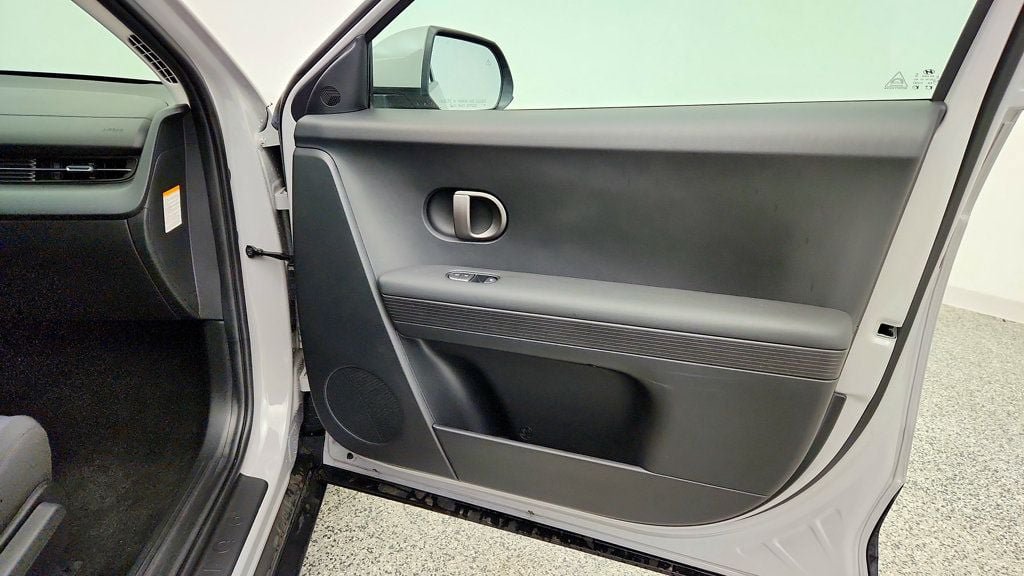 Used 2025 Hyundai Ioniq 5 SE RWD image 22