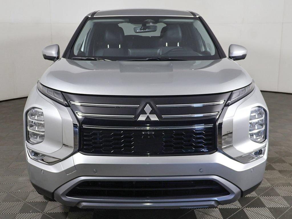 Used 2025 Mitsubishi Outlander SE FWD image 12
