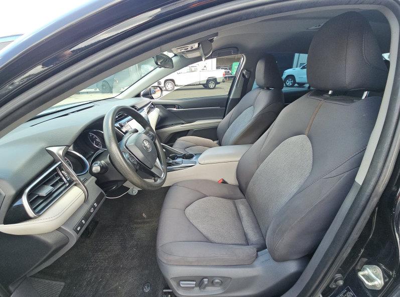 Used 2020 Toyota Camry LE FWD image 9