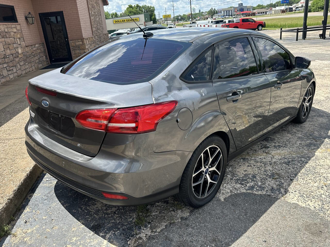 Used 2017 Ford Focus SEL FWD image 9