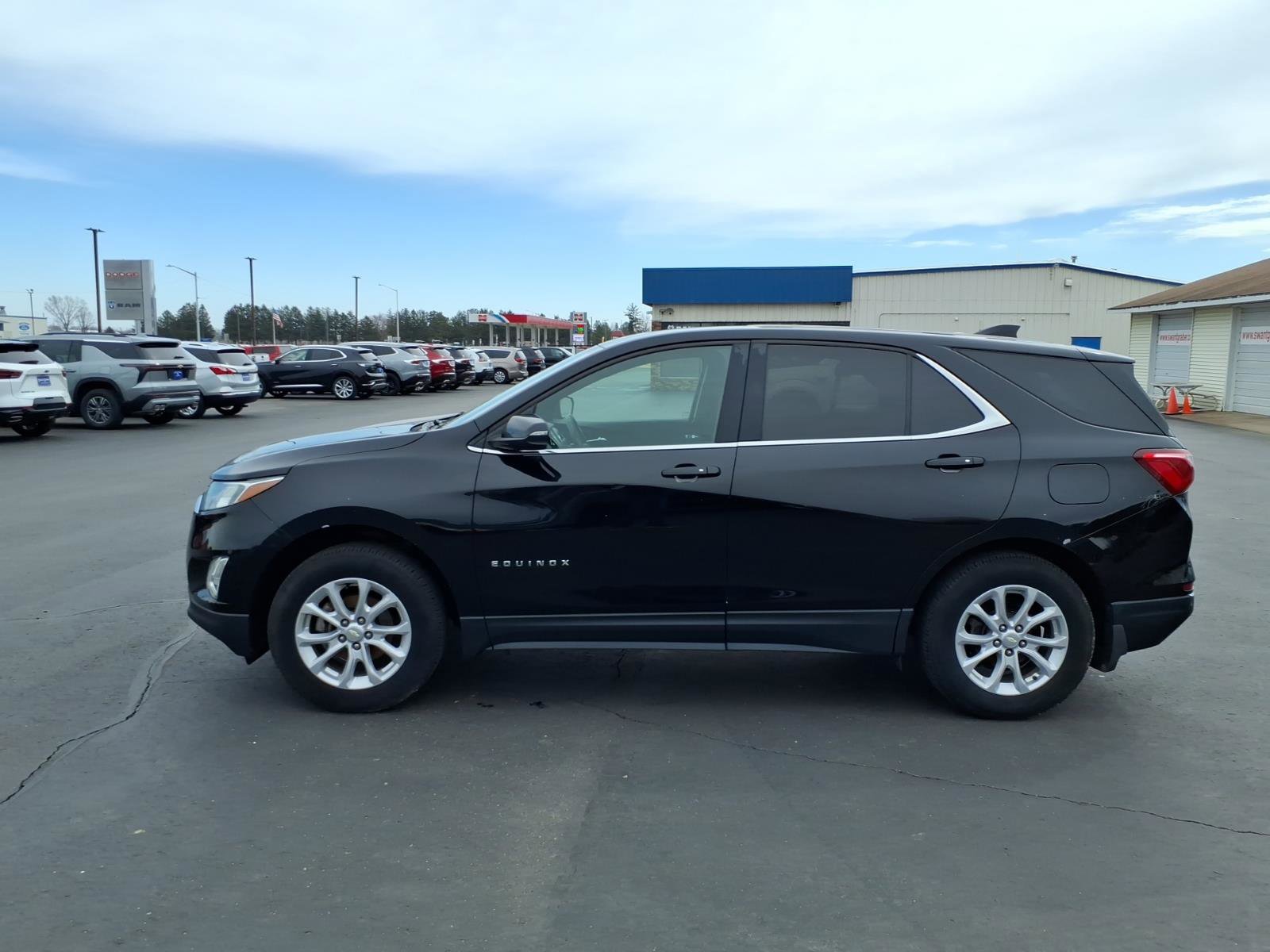 Used 2018 Chevrolet Equinox LT image 2