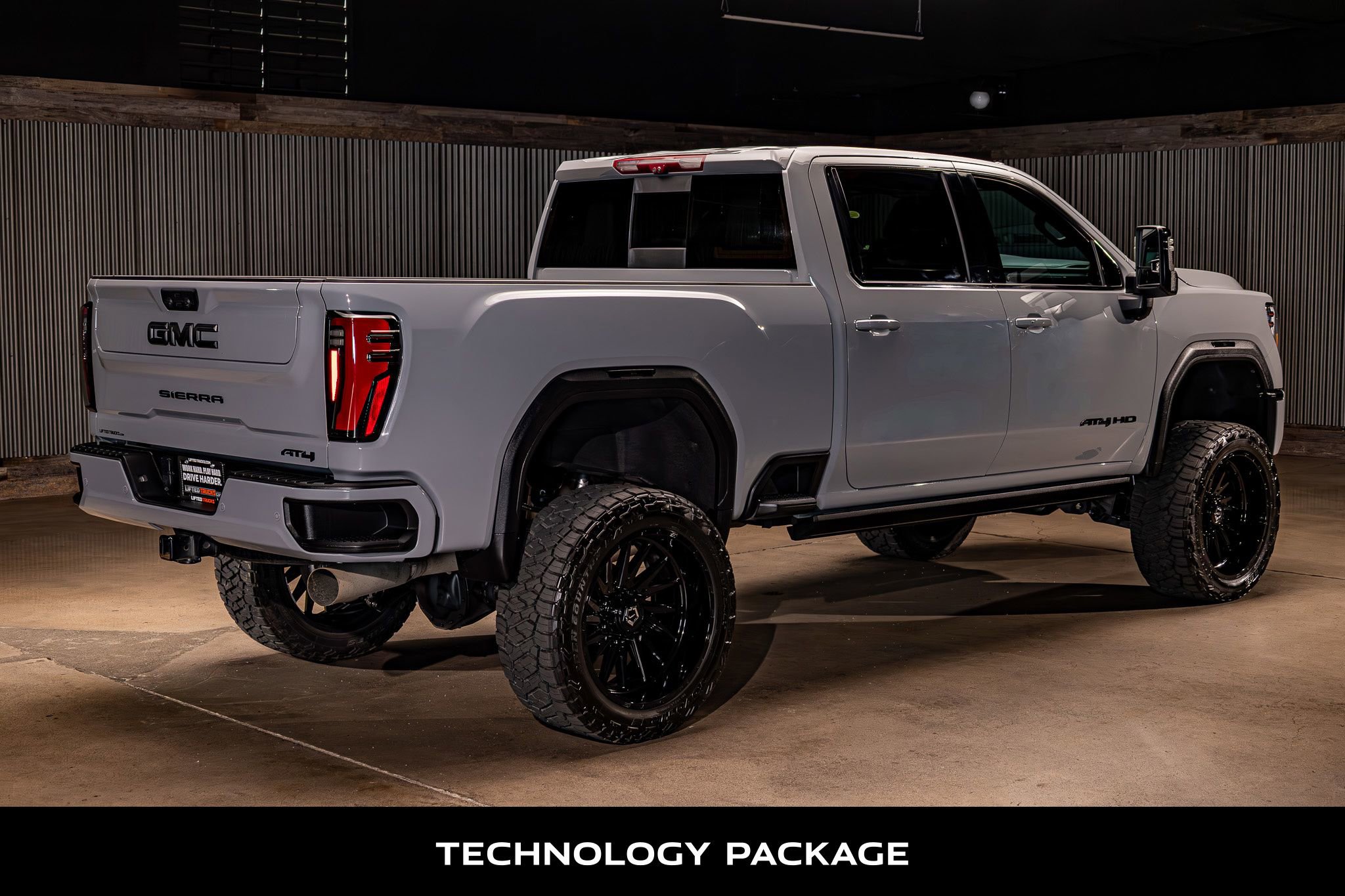 Used 2024 GMC Sierra 2500 AT4 w/ AT4 Premium Plus Package image 9