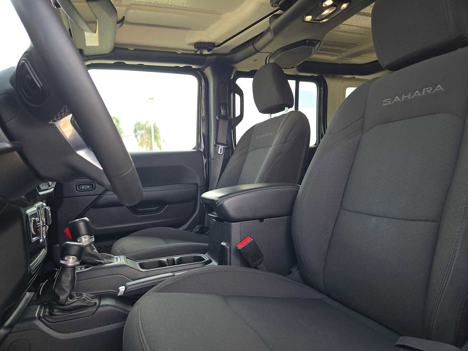 Used 2023 Jeep Wrangler Unlimited Sahara AWD/4WD image 21