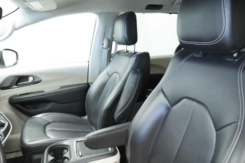 Certified 2023 Chrysler Pacifica Touring-L FWD image 27