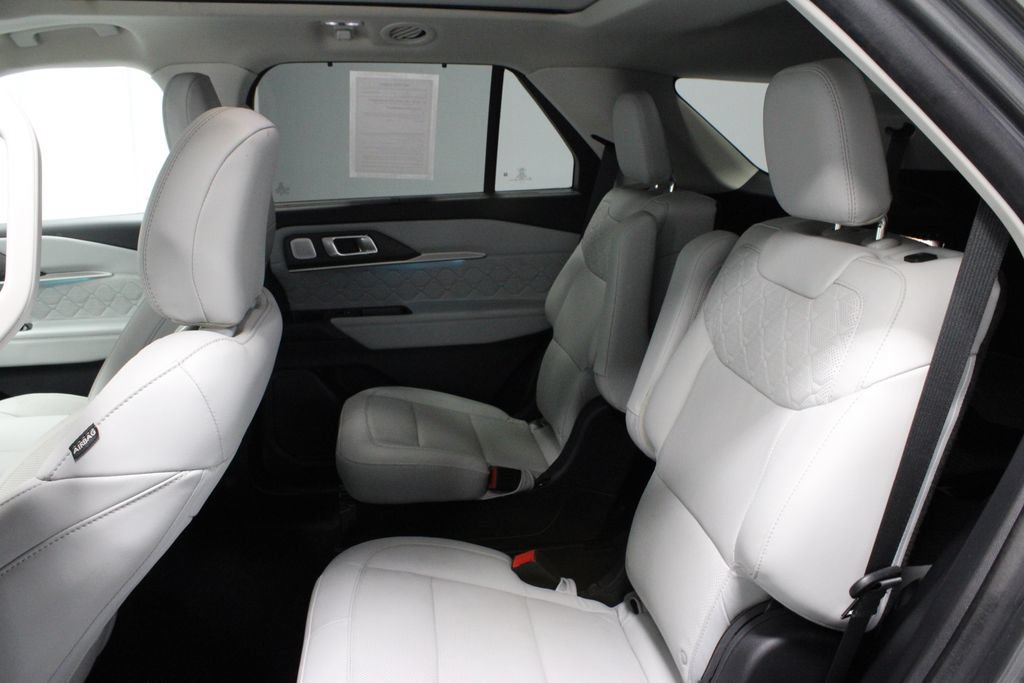 Certified 2025 Ford Explorer Platinum w/ Ultimate Package AWD/4WD image 22
