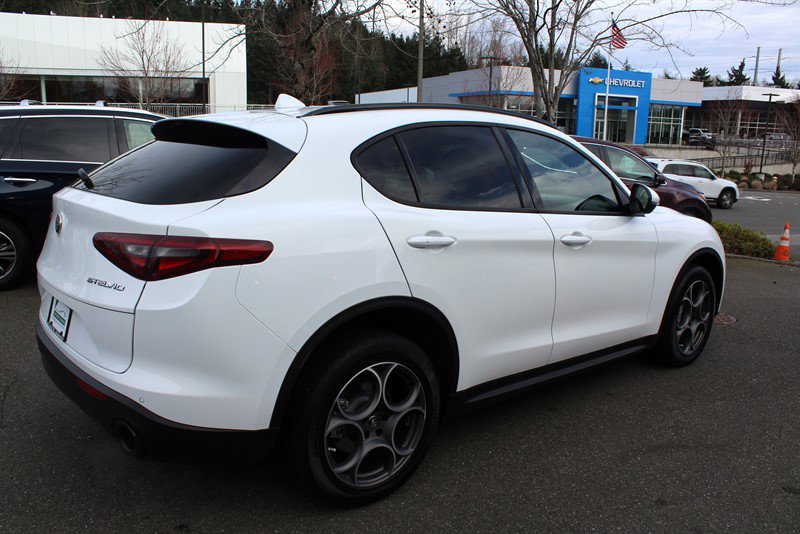 Used 2022 Alfa Romeo Stelvio Sprint image 5