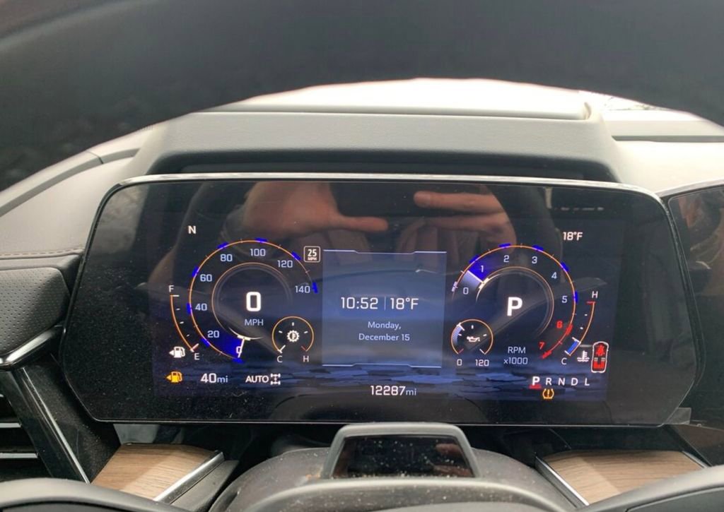 Used 2025 Chevrolet Suburban High Country image 24