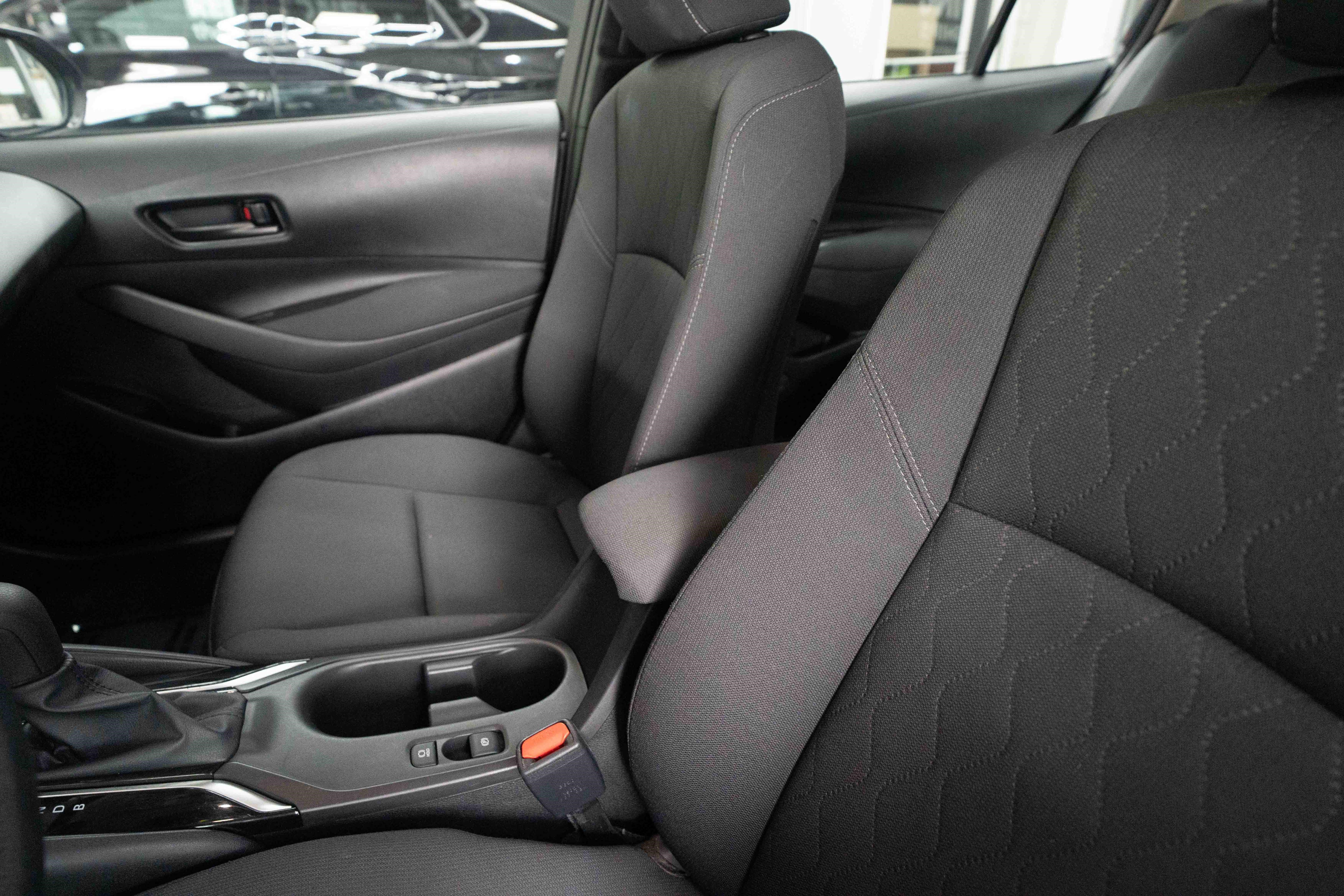 Used 2025 Toyota Corolla LE FWD image 10