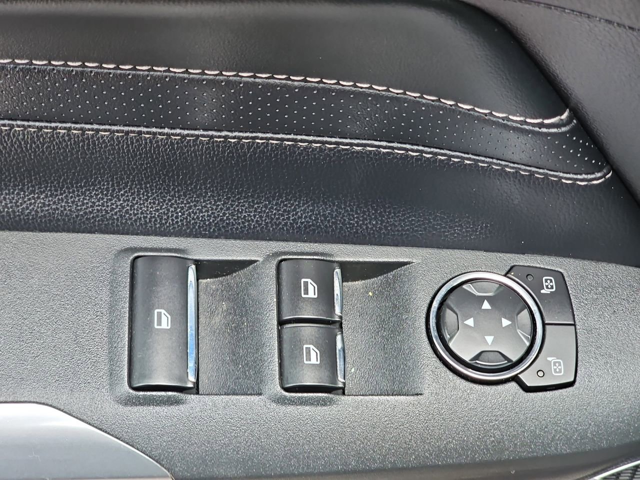 Used 2018 Ford Mustang Premium w/ Equipment Group 201A RWD image 31