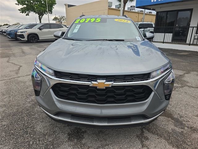 Used 2024 Chevrolet Trax LT w/ Driver Confidence Package image 2