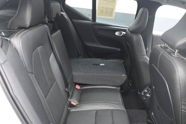 Certified 2025 Volvo XC40 B5 Ultra AWD/4WD image 27