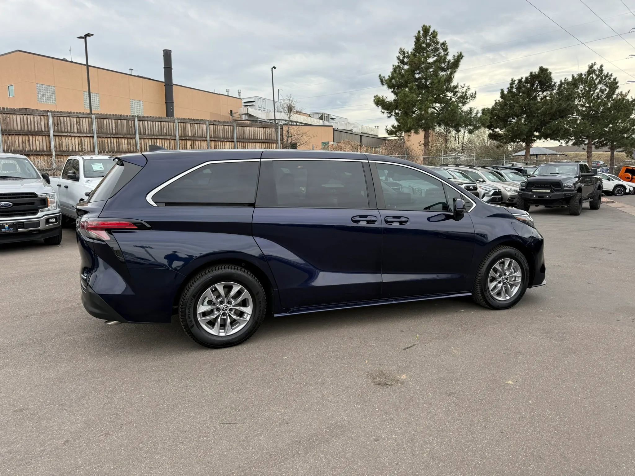 Used 2022 Toyota Sienna LE image 12