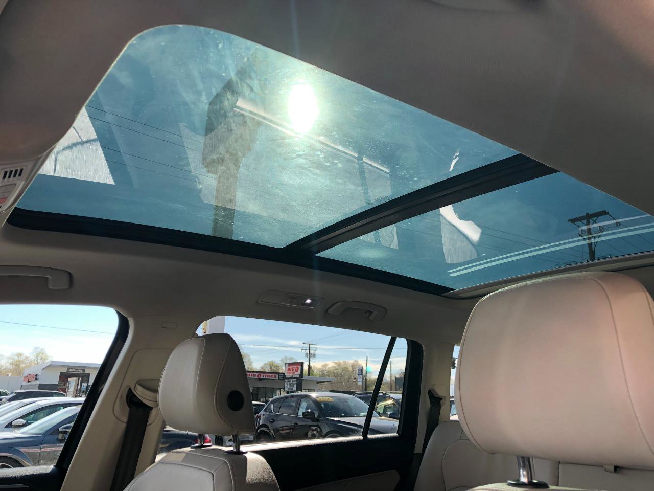 Used 2019 Volkswagen Tiguan SEL Premium image 15