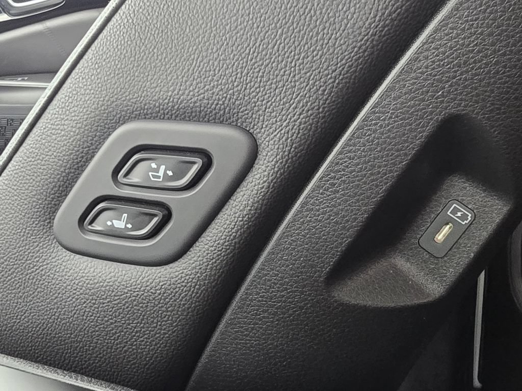 Certified 2025 Kia Carnival SX Prestige FWD image 17