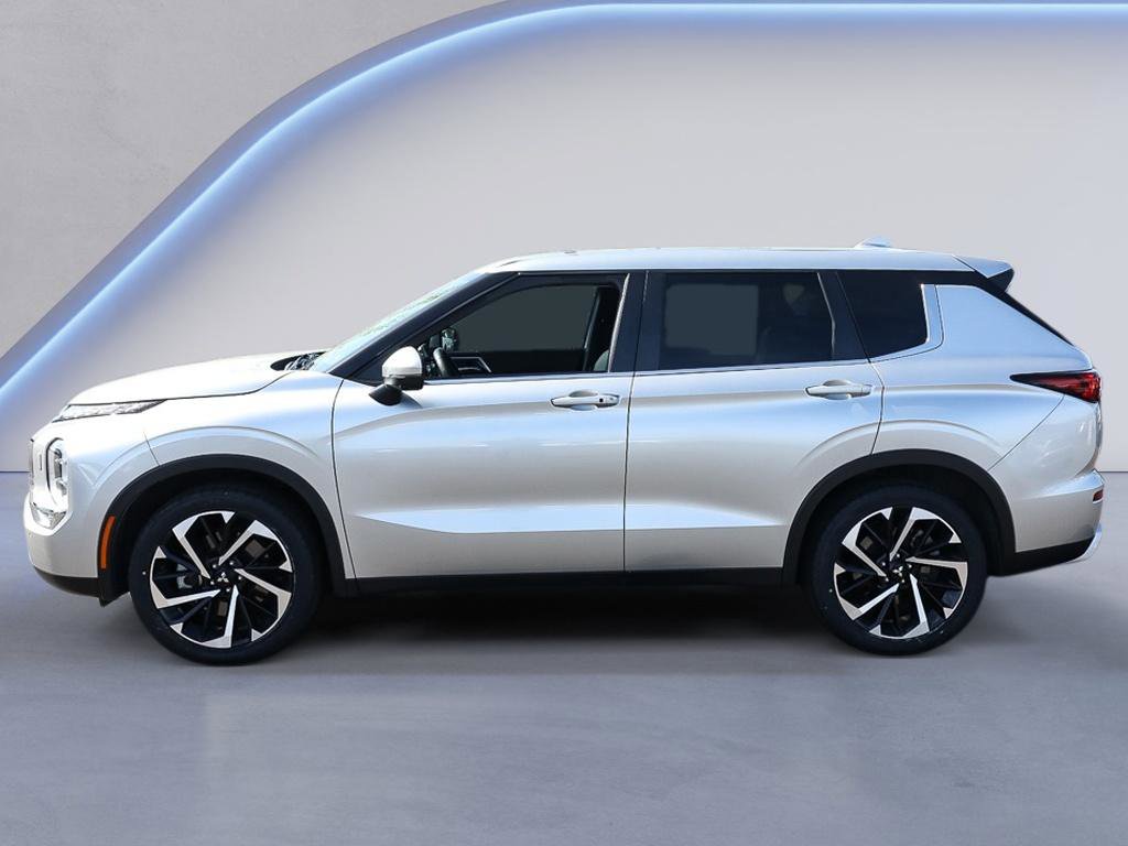 Used 2022 Mitsubishi Outlander SE AWD/4WD image 3