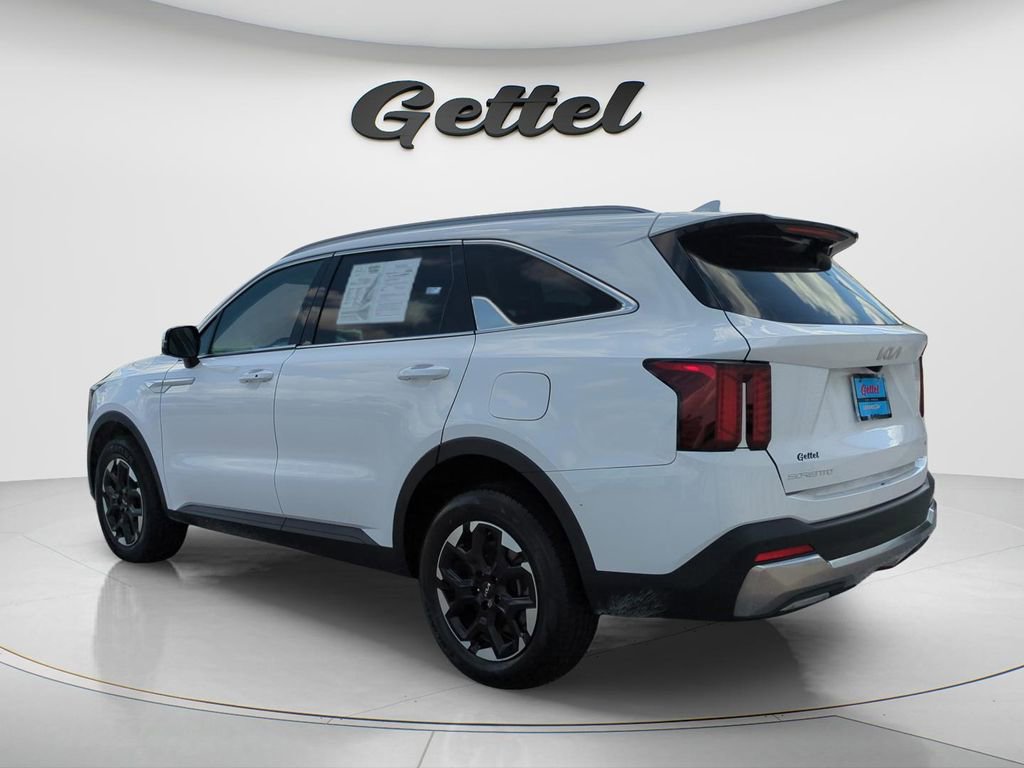 Used 2024 Kia Sorento S image 6