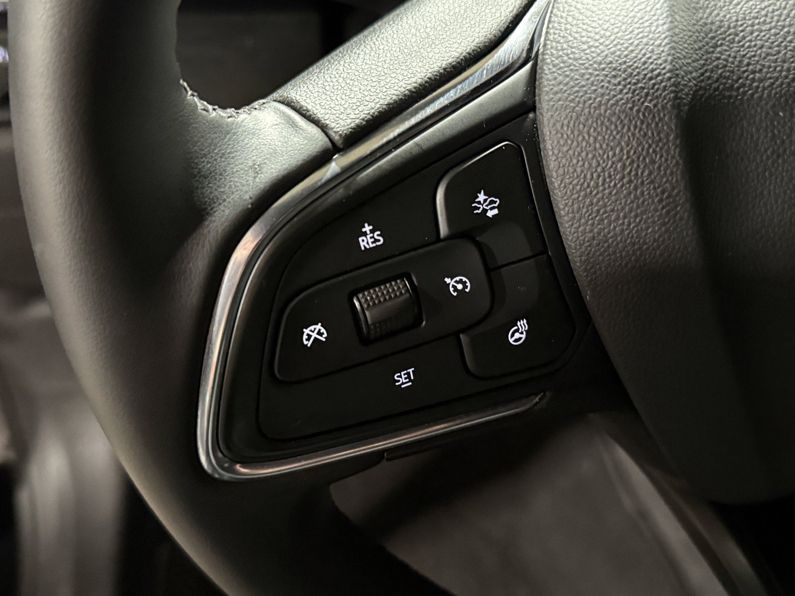 Used 2025 Buick Envista Sport Touring w/ Convenience I Package FWD image 17