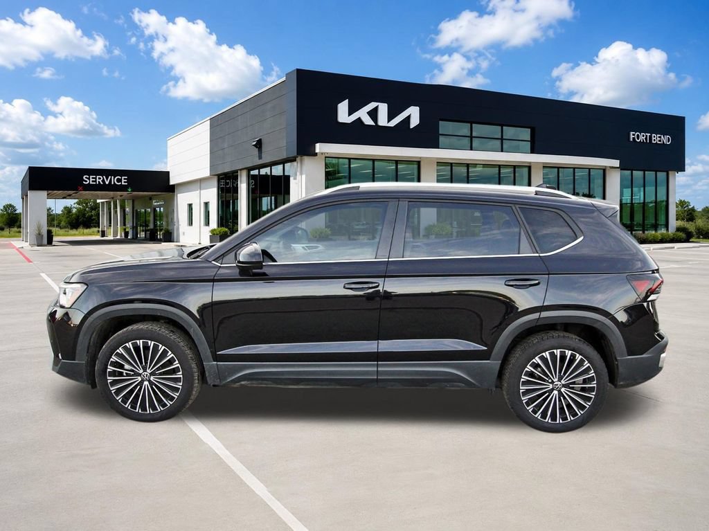 Used 2025 Volkswagen Taos SE FWD image 8