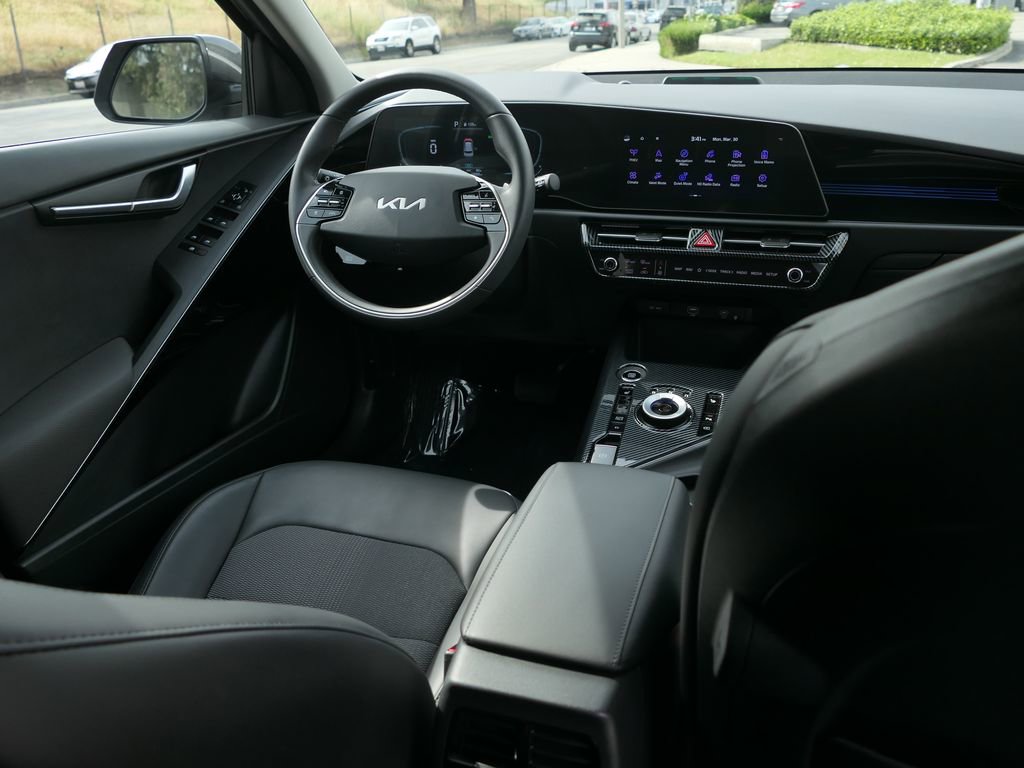 Used 2025 Kia Niro EX image 25