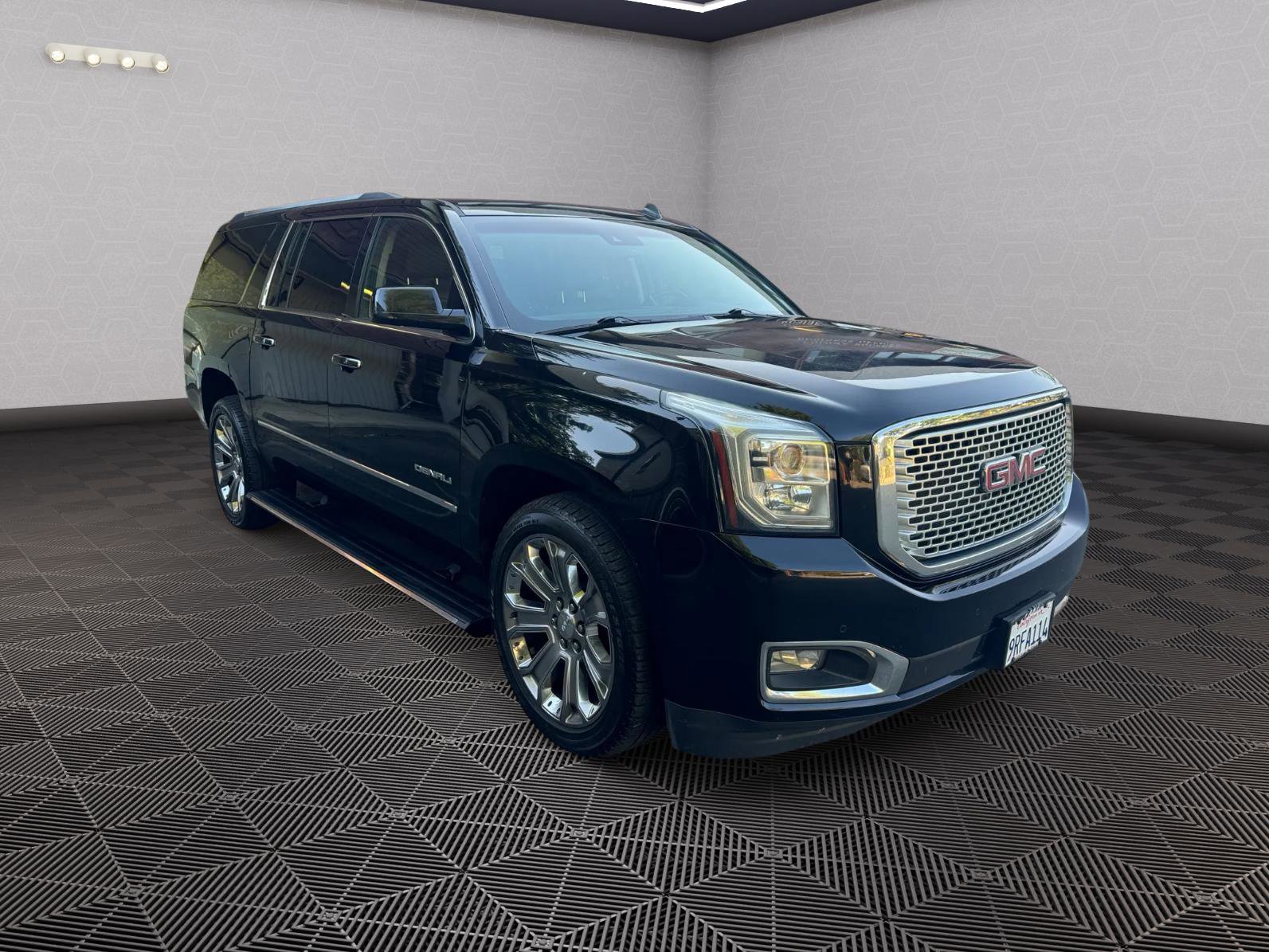 Used 2015 GMC Yukon XL Denali w/ Touring Package image 3