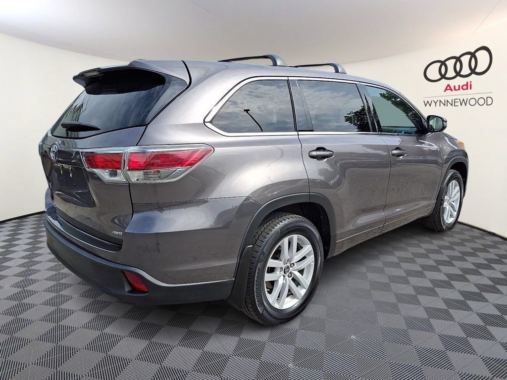 Used 2016 Toyota Highlander LE AWD/4WD image 6