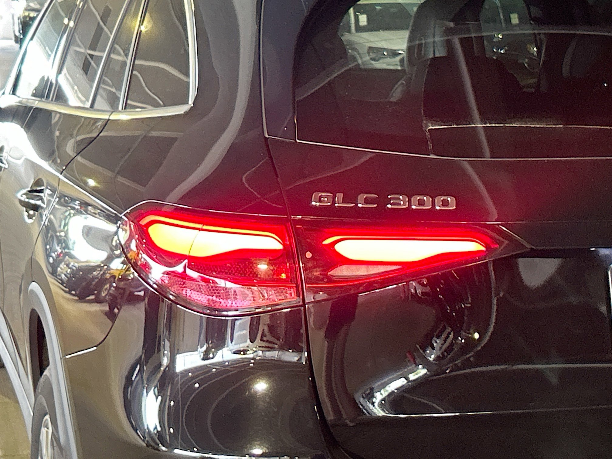 Used 2024 Mercedes-Benz GLC 300 4MATIC image 7