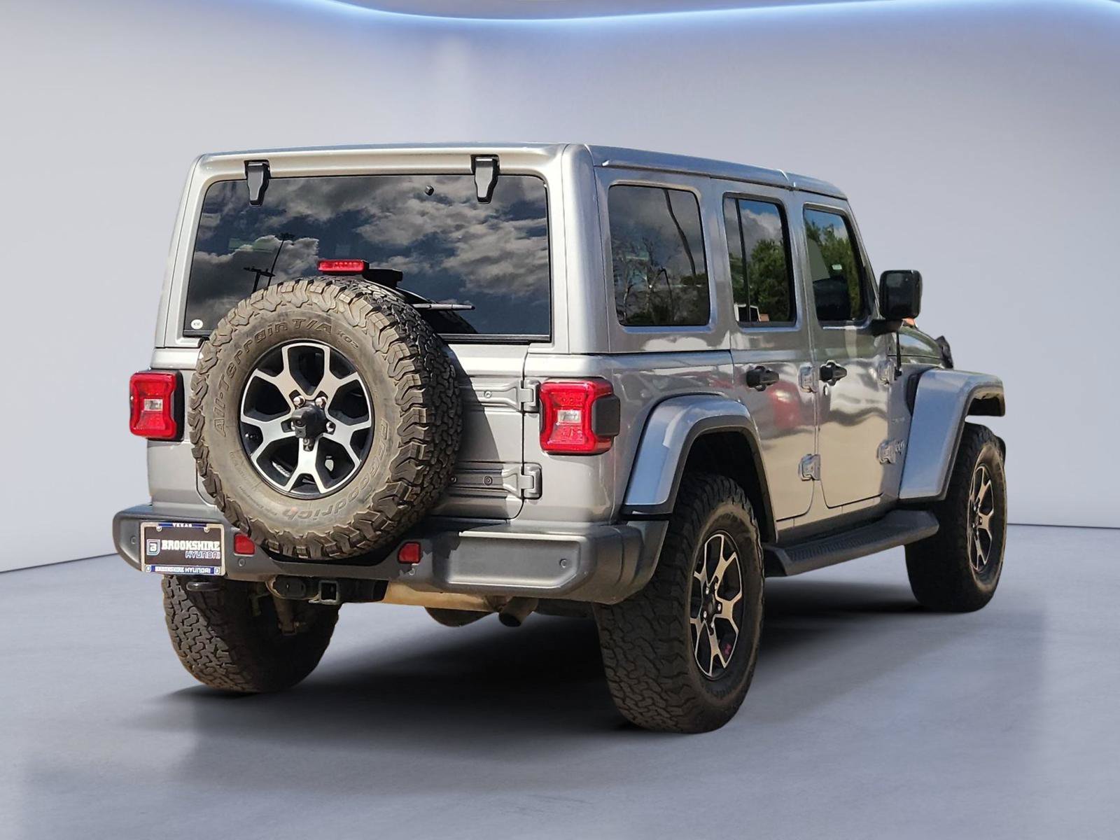 Used 2018 Jeep Wrangler Unlimited Sahara AWD/4WD image 6